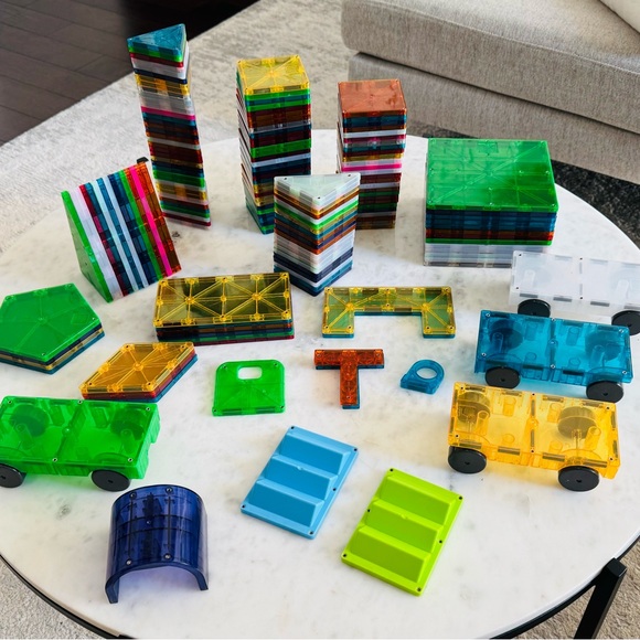 Magna-Tiles Lot - Multicolor - Picture 1 of 3